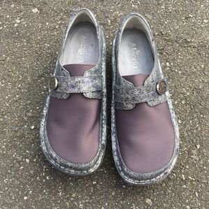 Alegria Den-735 Metal Neoprene/Leather Clogs (Pre-Loved)